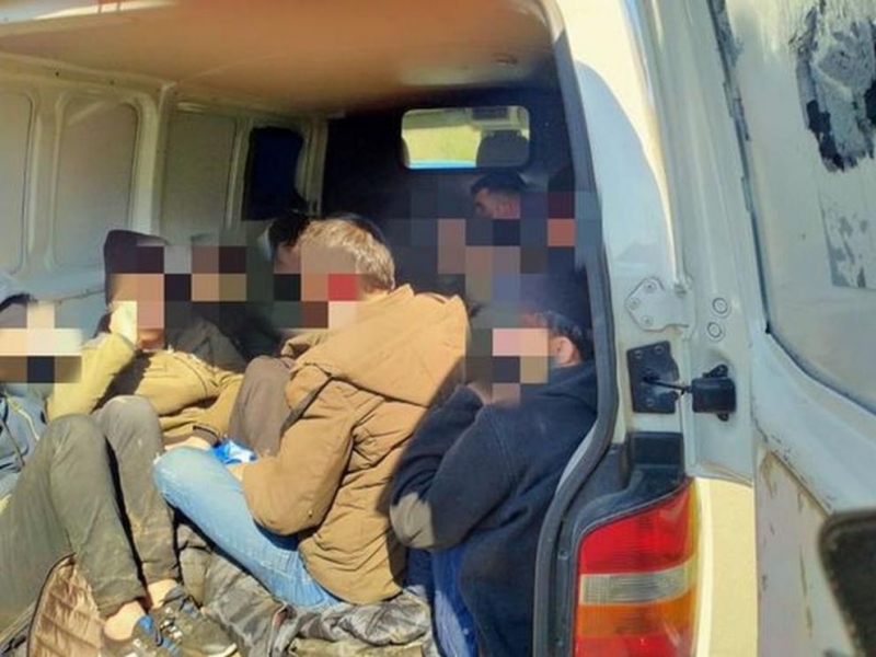 Задържаха фалшив инкасо автомобил с нелегални сирийци съобщиха от полицията При