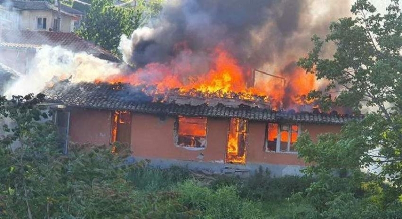 Пожар вилня в къща в Дунавци съобщиха от полицията във