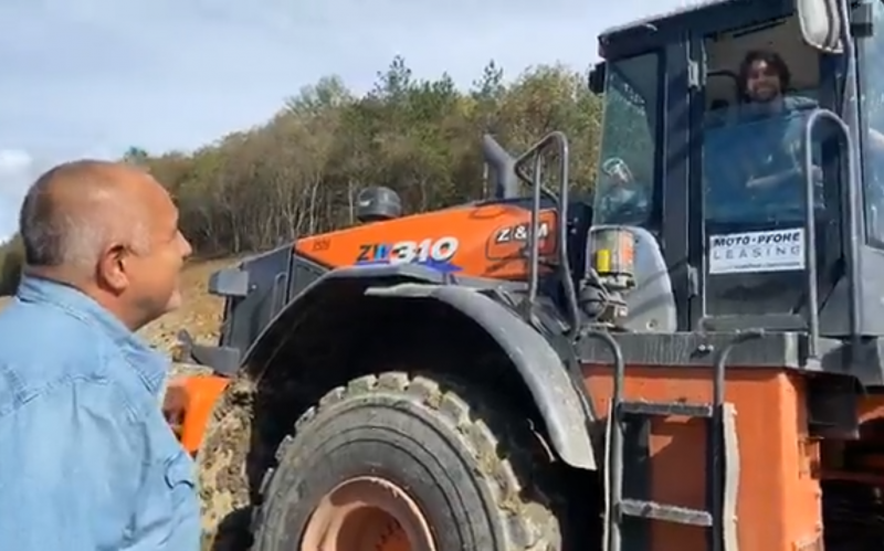 Днес премиерът Бойко Борисов провери строителството на скоростния път Мездра