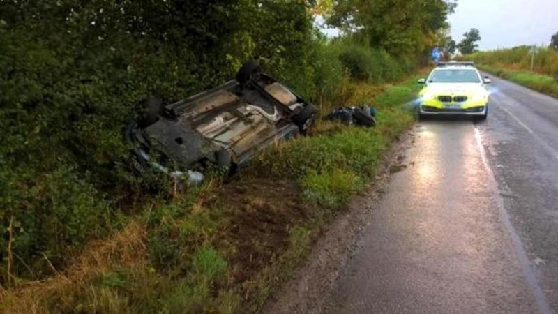 Кола излетя от пътното платно във Врачанско съобщиха от полицията Малко