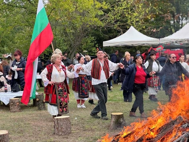 Съборът „Моричика“ в село Софрониево събра много любители на традициите и вкуса /снимки/