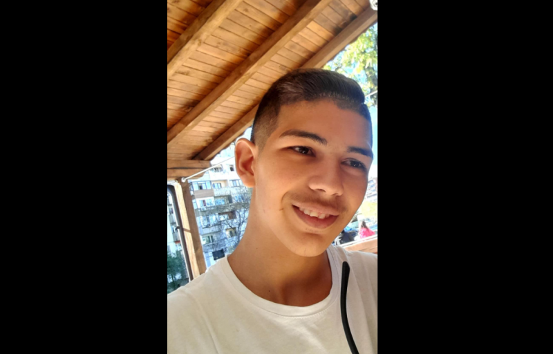Зов за помощ! Тийнеждър от Враца има нужда от подкрепа, за да запази зрението си