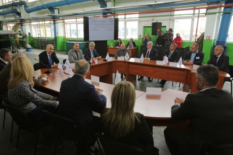 Подписаха договора за разширението на газохранилището в Чирен
