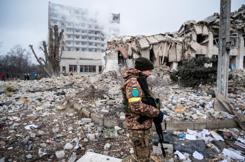След един месец война в Украйна руските части продължават да