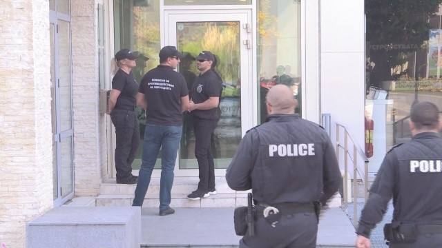 За петима души сред които е кметът на Несебър Николай