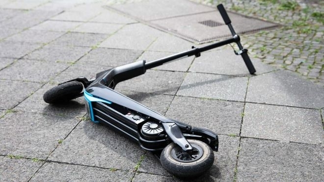 Почерпен мъж падна от електрическа тротинетка във Враца съобщиха от