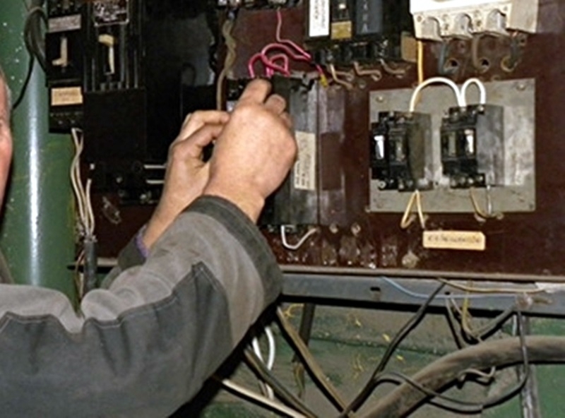 Полицаи са хванали крадец на ток във врачанското село Тлачене