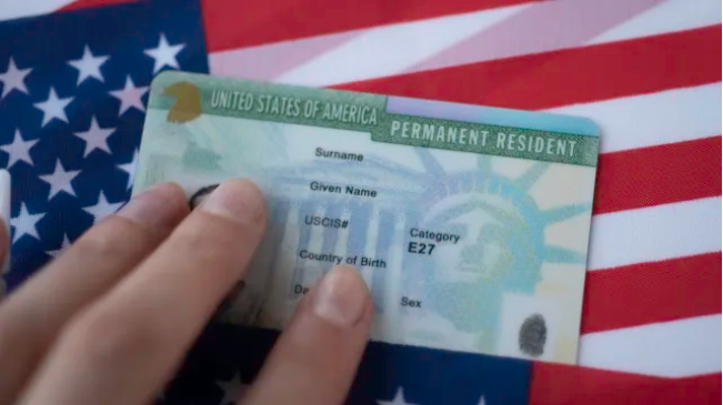 Държавният департамент на Съединените щати обяви че спира временно обработването