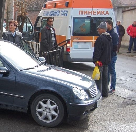 3 годишно момченце е с фрактура на ръка след катастрофа в