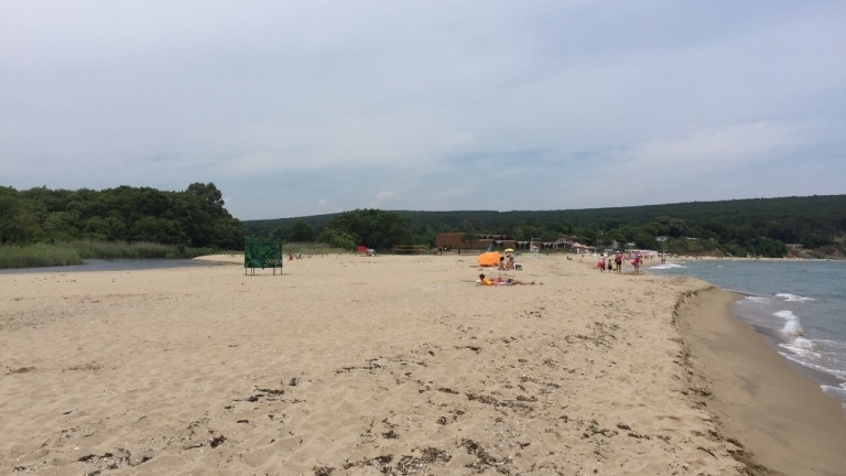 Любители на къмпингуването се събраха на протест край екоплажа в