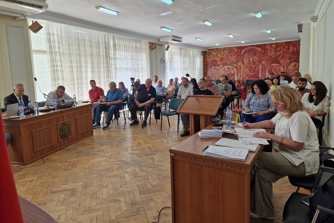 На редовно заседание на Общинския съвет в Монтана общинските съветници