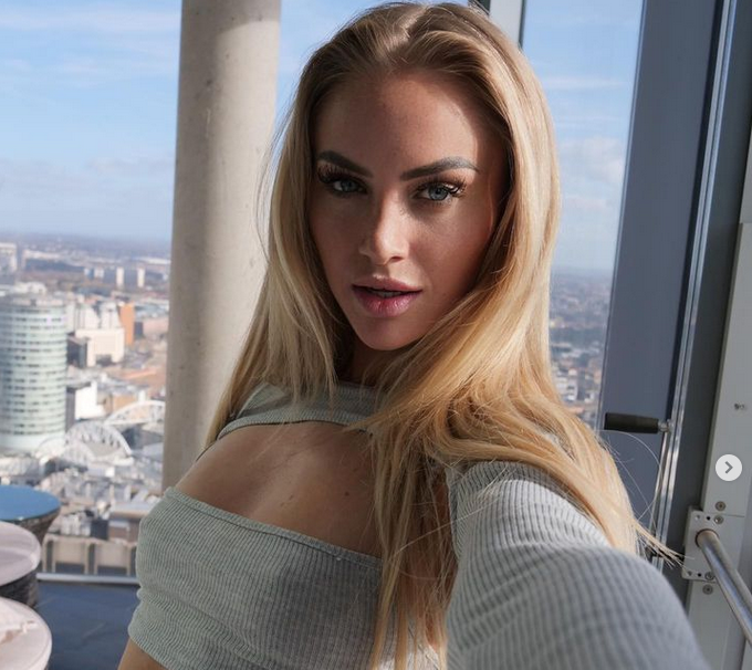 Играчите на Астън Вила Алиша Леман и Дъглас Луис си