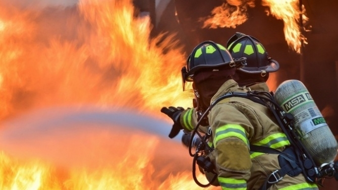 Пожари са изпепели две църкви в неделя вечерта в град