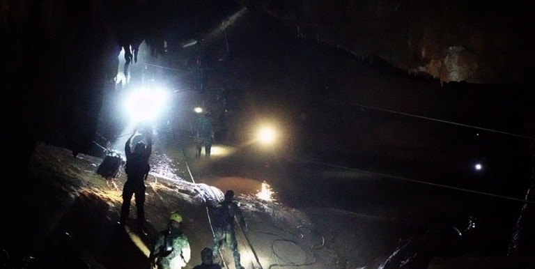 Най малко 37 души са загинали а други 23 ма са изчезнали