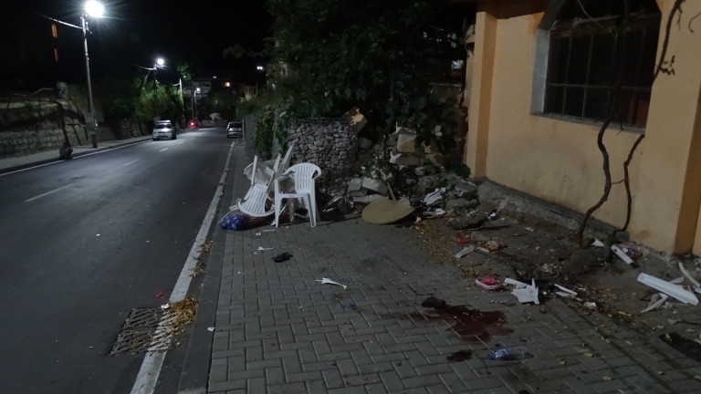 Възрастен мъж е загинал а двама души са ранени при