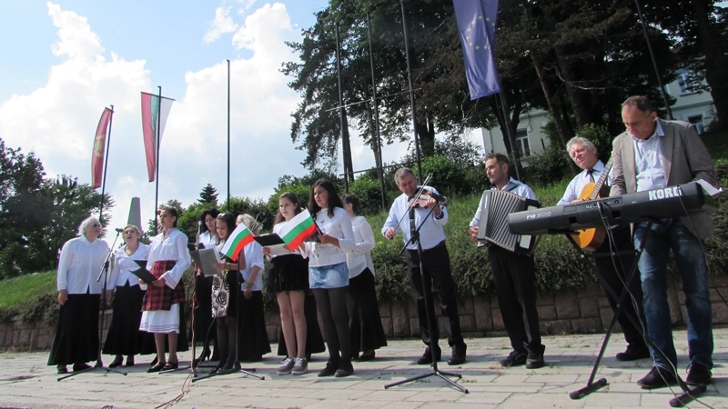 Вокално инструментална група Чаровни години към Народно читалище Развитие в Белоградчик спечели второ място