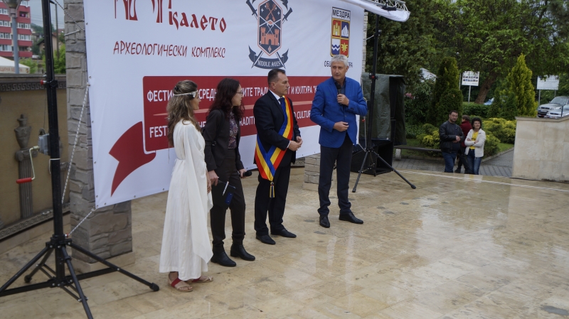В Мездра откриха средновековен фестивал