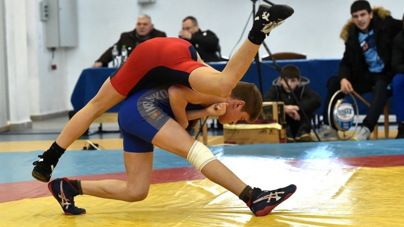 Йоан Димитров от врачанския клуб Ботев 93 и колегата му