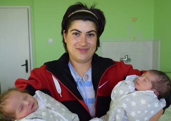 Жена от козлодуйското село Бутан е родила близнаци по необичаен