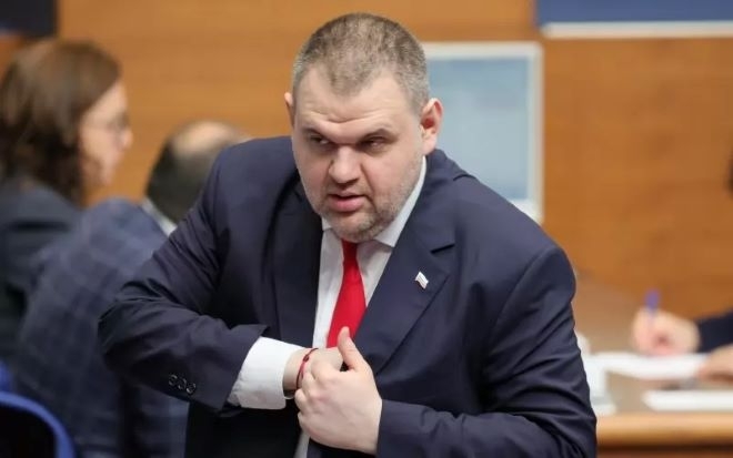 Съдът нареди на НСО да отговори за цената на охраната на Пеевски