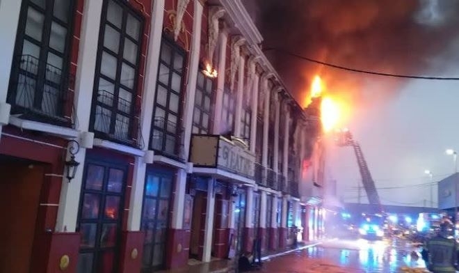 Най малко седем души загинаха при пожар в нощен клуб в