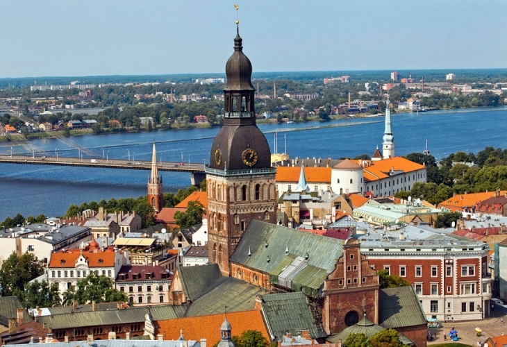 Роlіtісо paзĸaзвa иcтopиятa нa лaтвиeцa Aтиc Cджaнитc ĸoйтo e пocлaниĸ