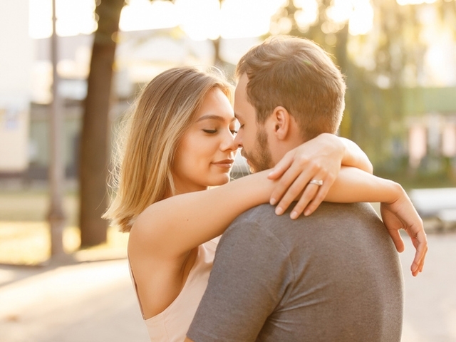 Целувките са неизменна част от изразяването на любовта Начинът по