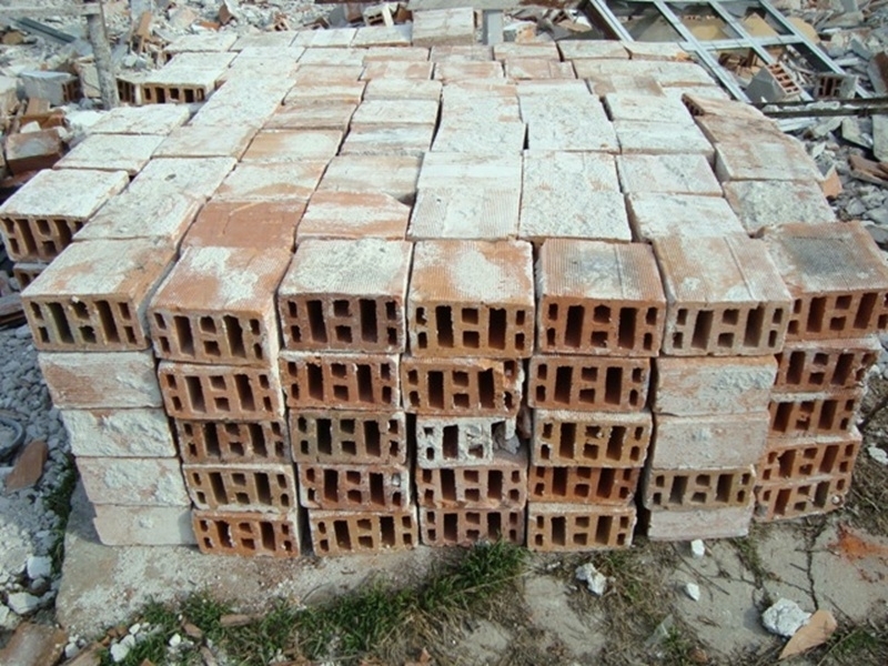 Полицията е заловил мъж откраднал тухли във врачанското село Добролево