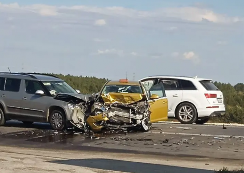 Drink and drive! Двама пияни шофьори предизвикаха верижна катастрофа в ...
