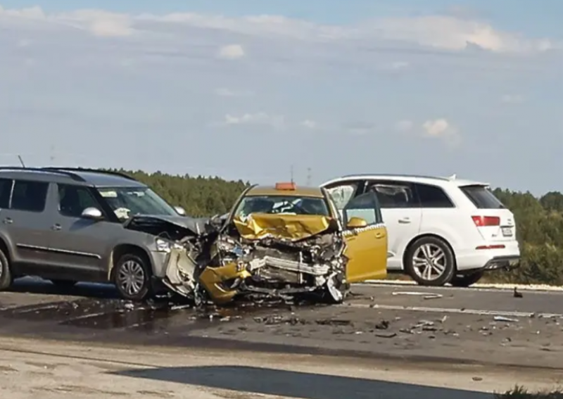 Двама пияни шофьори предизвикаха верижна катастрофа в Бяла Слатина, съобщиха