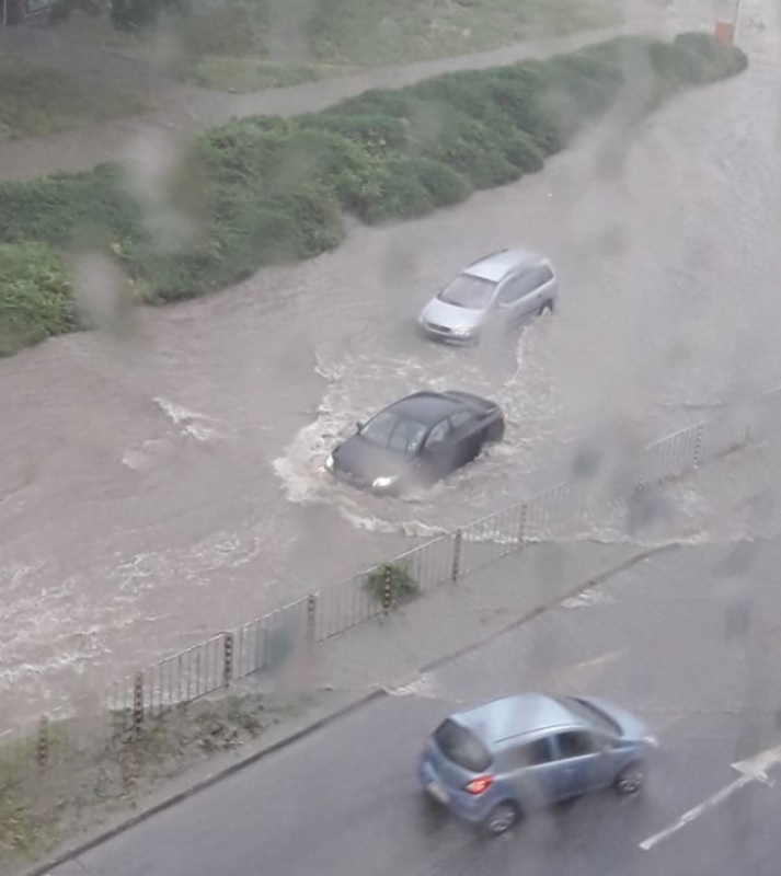 Жълт код за обилни валежи с гръмотевици е обявен в