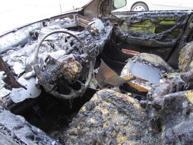 Лек автомобил Лада Нива е изгорял при палеж в Монтанско