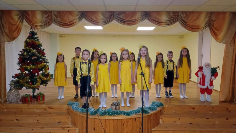 децата от детска вокална група Весели камбанки при детска градина