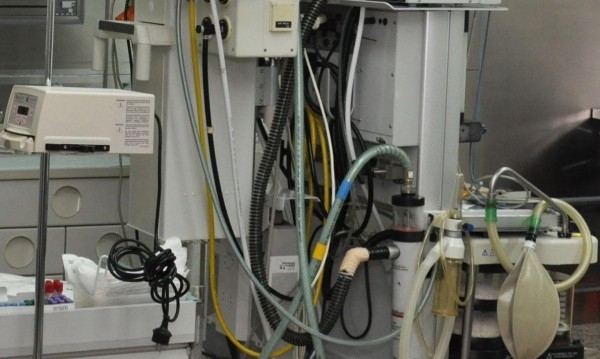 Има опасност за живота на неправоспособен шофьор след катастрофа край