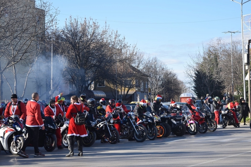 За втора поредна година близо 60 мотористи облечени в костюми