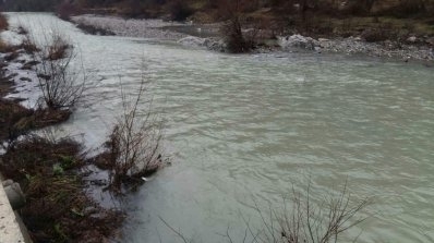 Река Шугла заля мостове в монтанските села Крапчене и Николово