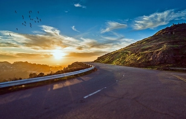 ОГРАНИЧЕНИЯ ЗА ТОВАРНИ АВТОМОБИЛИ Забранява се движението на моторни превозни
