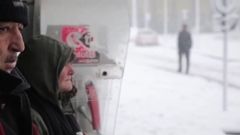 Студ и сняг сковават днес Македония, където температурите доближават 20