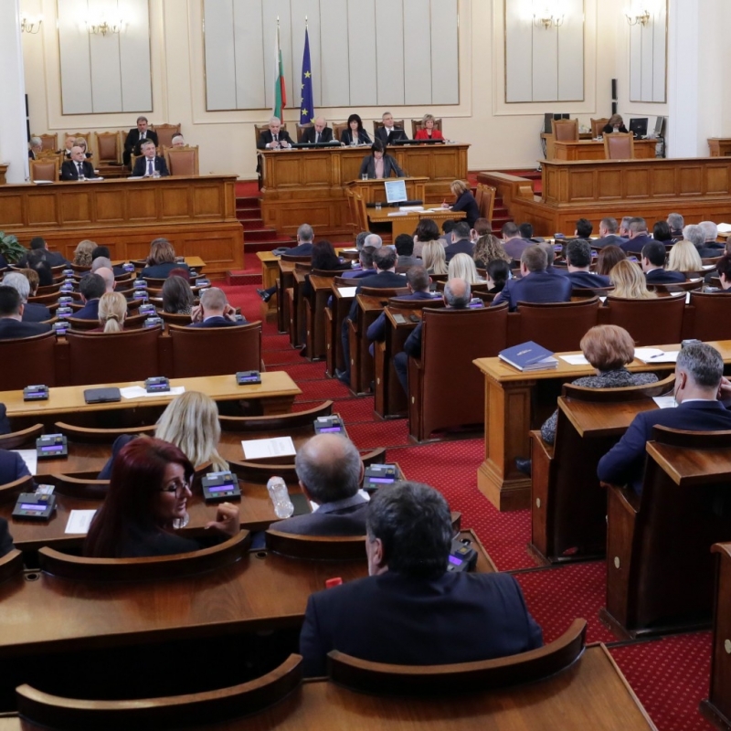 ГЕРБ и БСП влязоха в нов спор в пленарната зала