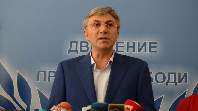 С 96 подписа ДПС и БСП са внесли искането за