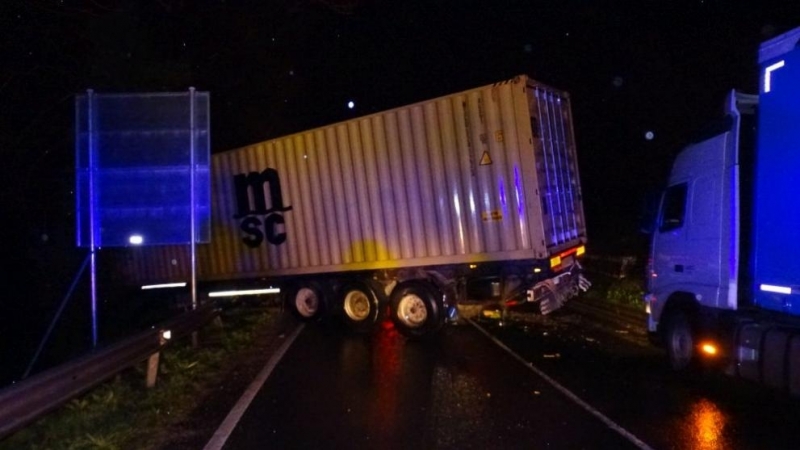 Втори тир катастрофира в Кресненското дефиле движението по най натоварената пътна