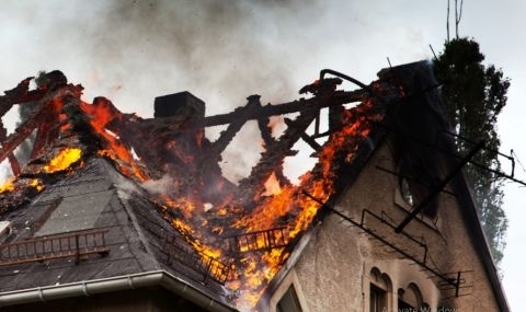 Пореден огнен инцидент в жегите Къща изгоря до основи във