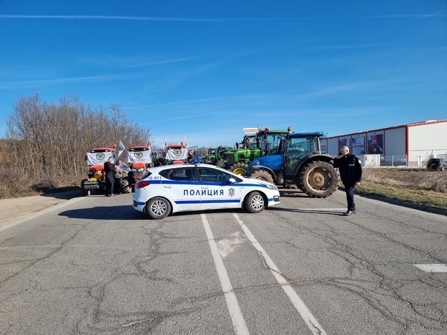 Протести на земеделци затвориха и пътища в Монтанско. Над 100 земеделски