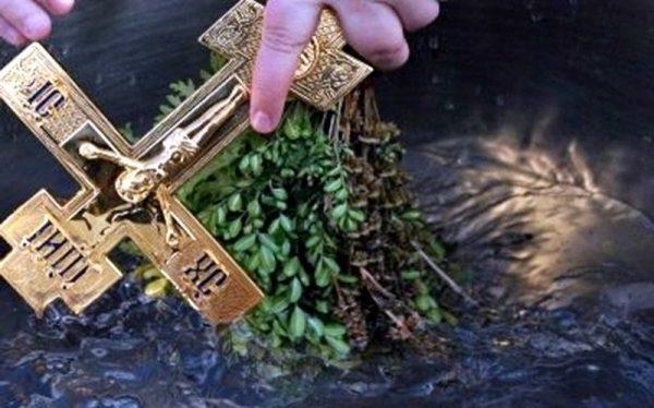 Православната църква почита църковния празник Въздвижение на Светия кръст Господен