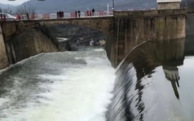 Язовир „Александър Стамболийски“ прелива /снимки/