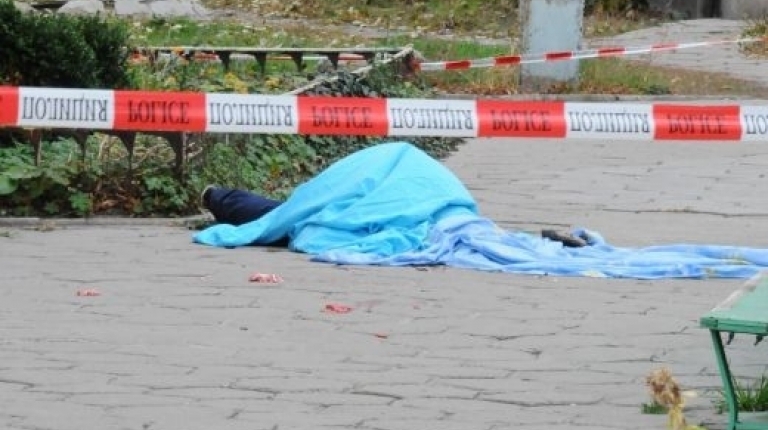 76 годишен мъж от Дупница е скочил от третия етаж на