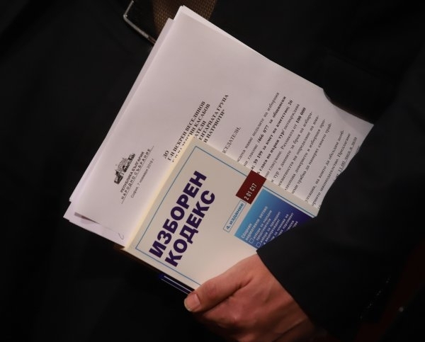 Оказа се че връщането на хартиената бюлетина е по приоритетно за