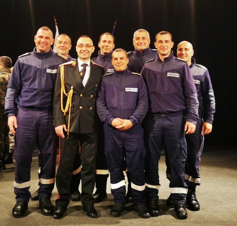 Президентът Румен Радев връчи отличия на екипите които се включиха