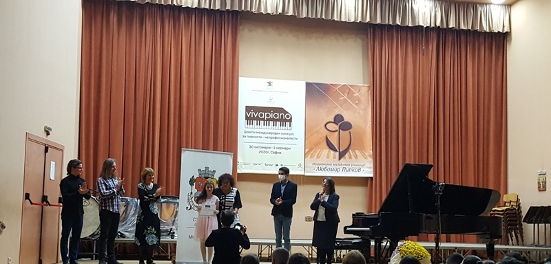Четирима млади врачански пианисти възпитаници на клавирния педагог Олга Младенова
