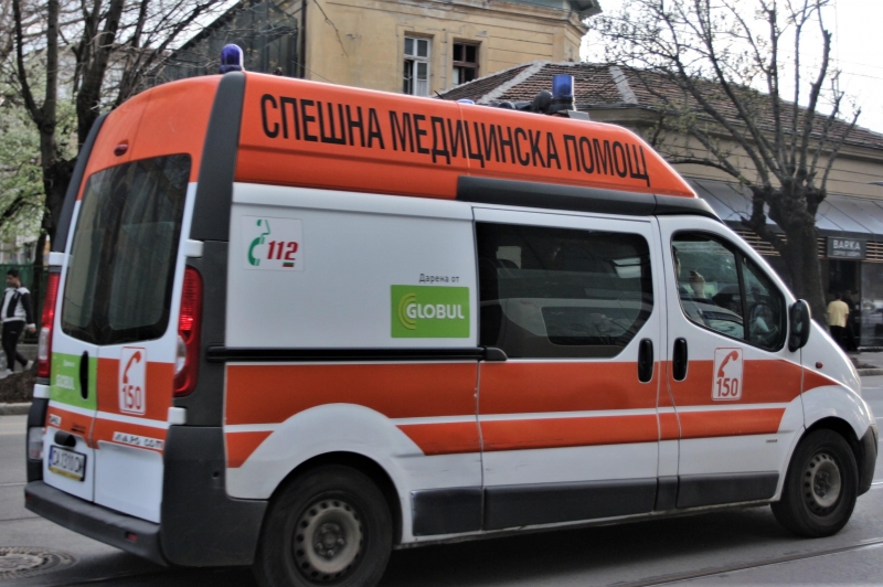 Мъж и жена са в тежко състояние след пожар дома им в Ловешко